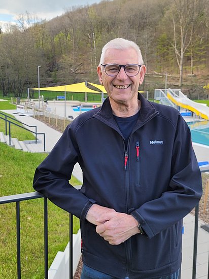 Ehrenvorsitzender: Helmut Simon